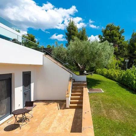 Olive Hills Siviri